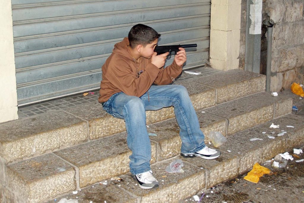 Palestinian_boy_with_toy_gun_in_Nazareth_by_David_Shankbone2