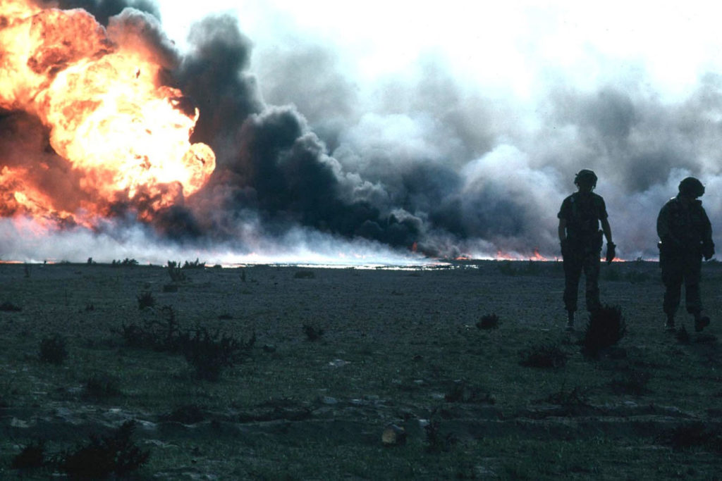 Kuwait_burn_oilfield-cropped