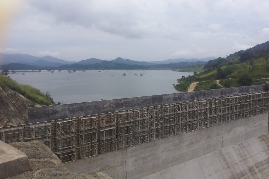 Moragahakanda_reservoir_at_dam_construction_site-cropped