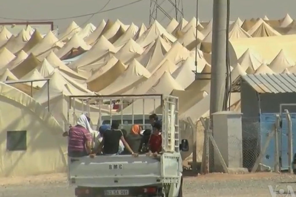 Syrian_refugee_camp_on_theTurkish_border-cropped
