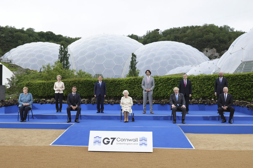 11/06/2021.Eden Project, G7 Leaders’ Summit, Cornwall. Her Majesty, Queen Elizabeth II, sits for a group photograph with all the G7 leader at the Eden Project before the G7 leaders’ evening dinner and reception.
From left to right, Angela Merkel, Ursula von der Leyen, Emmanuel Macron, Moon Jae-in, Her Majesty, Queen Elizabeth II, Justin Trudeau, Boris Johnson, Mario Draghi, Charles Michel and Joe Biden.
Picture by Andrew Parsons / No 10 Downing Street